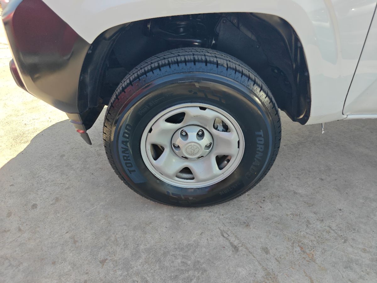 Toyota Tacoma photo 16