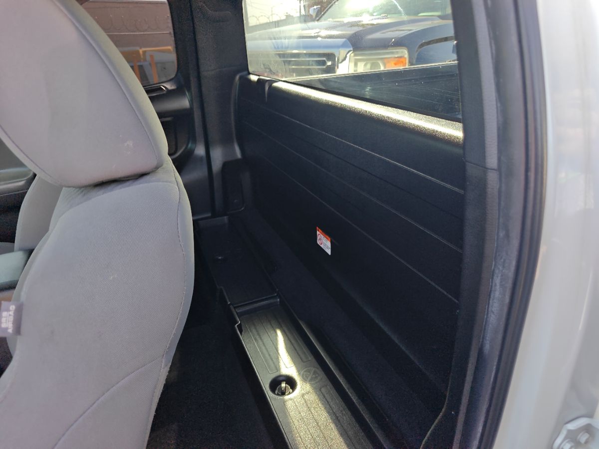 Toyota Tacoma photo 17