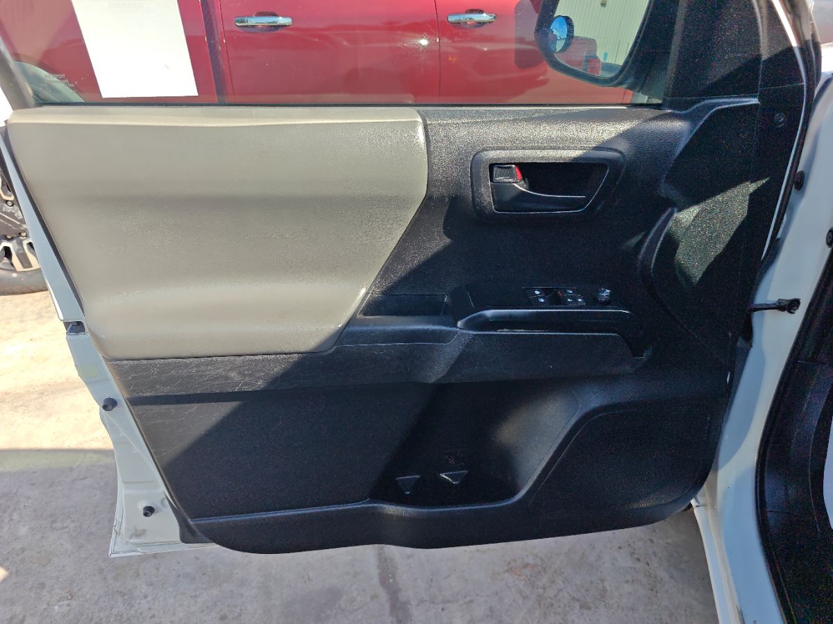 Toyota Tacoma photo 20