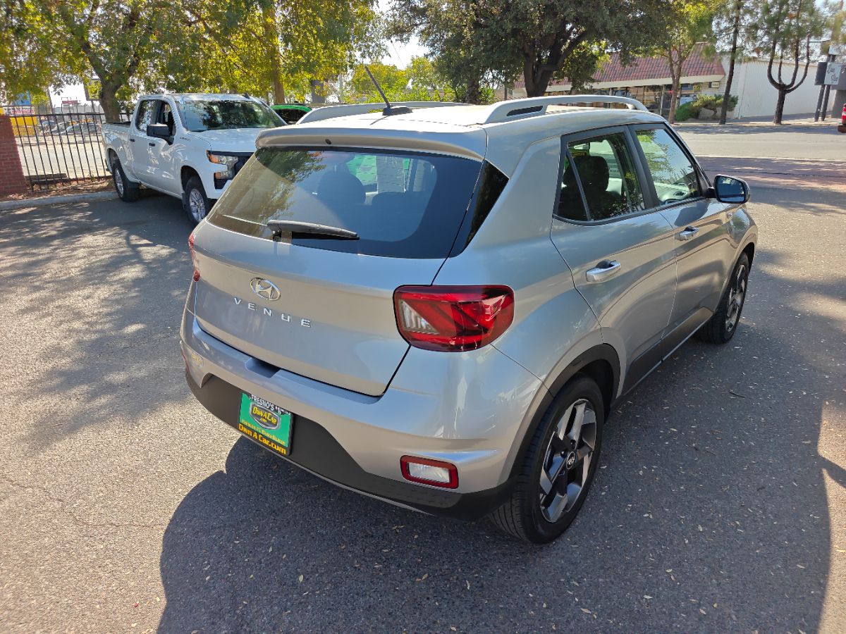 Hyundai Venue photo 10