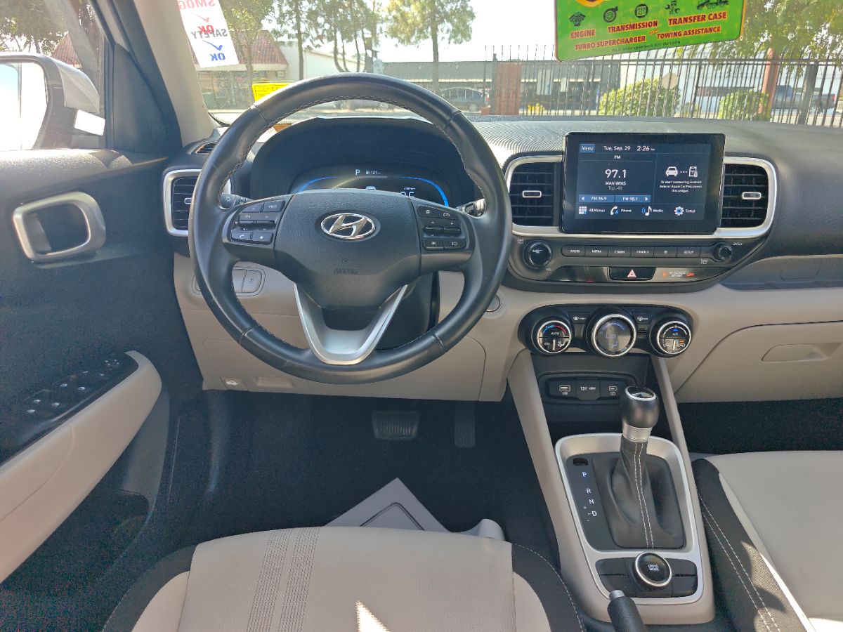 Hyundai Venue photo 20