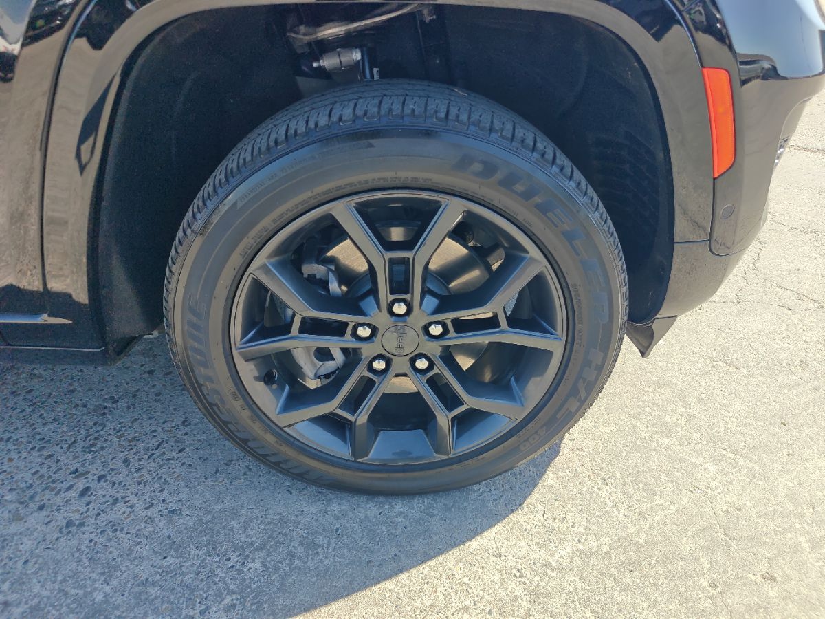 Jeep Grand Cherokee photo 8