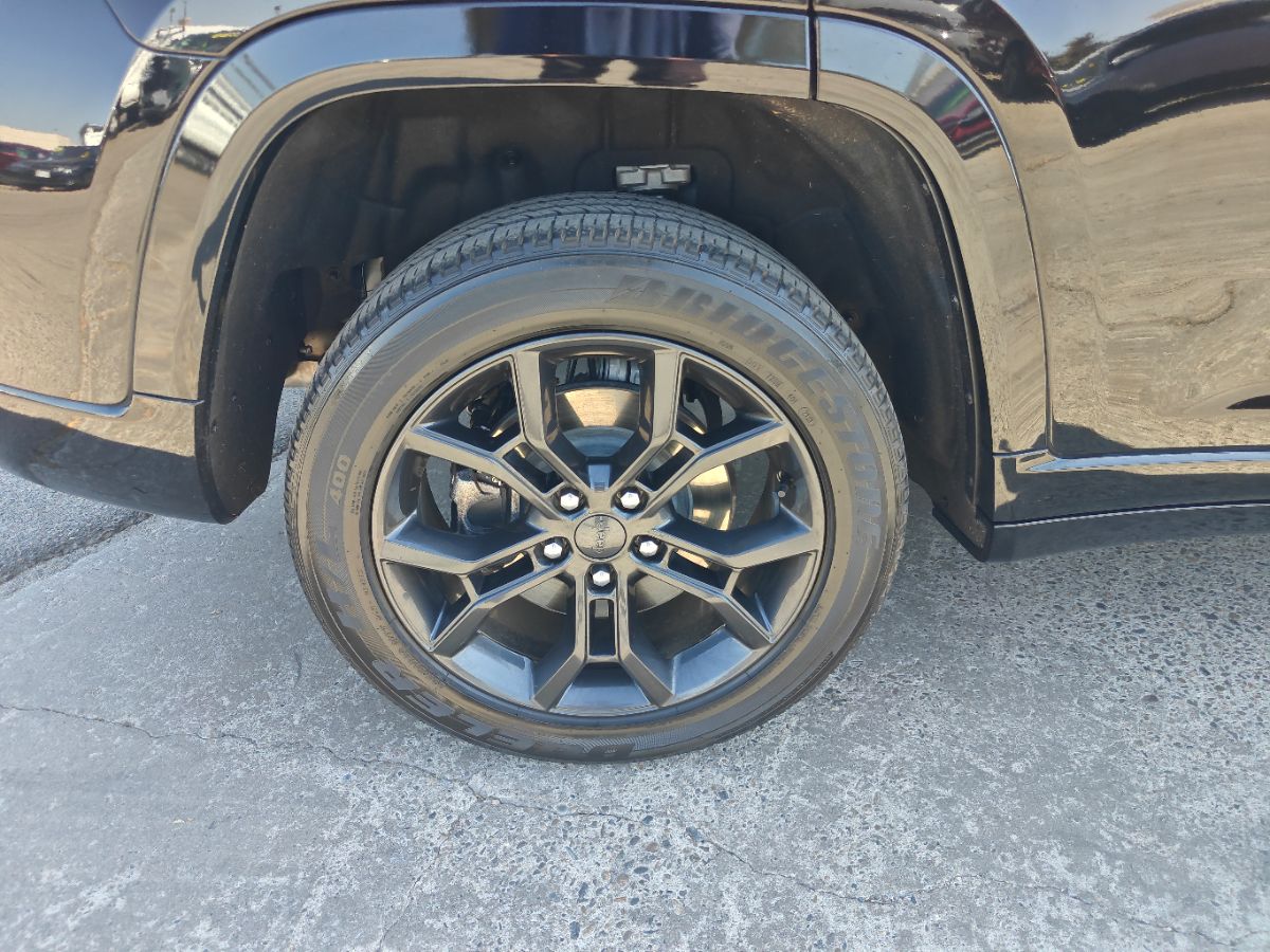 Jeep Grand Cherokee photo 9