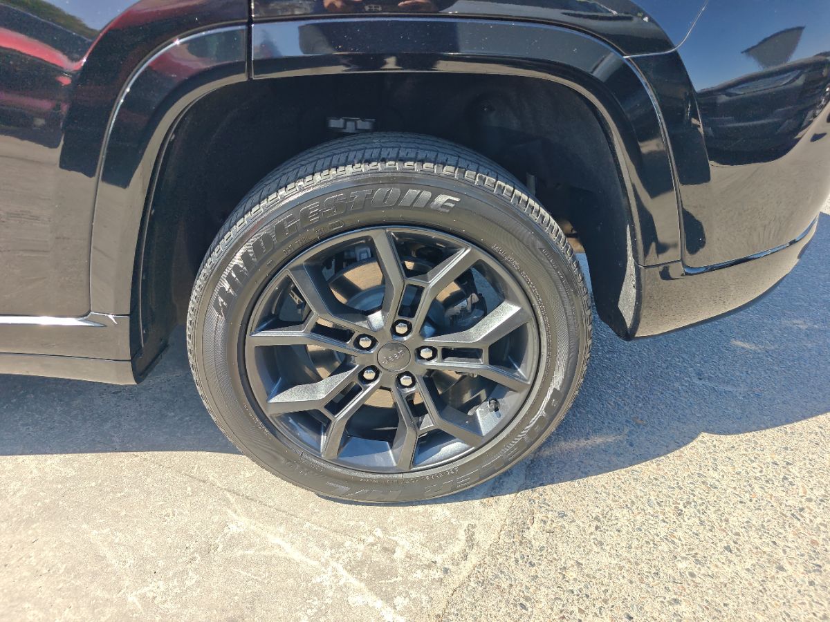 Jeep Grand Cherokee photo 16