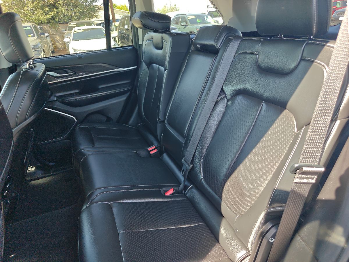 Jeep Grand Cherokee photo 18