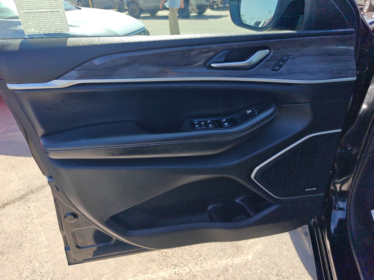 Jeep Grand Cherokee photo 22