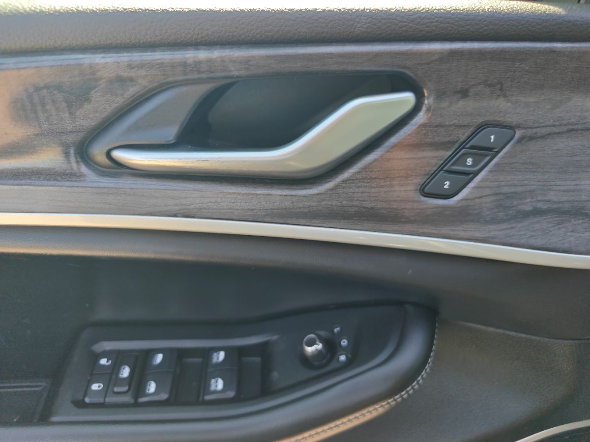 Jeep Grand Cherokee photo 23