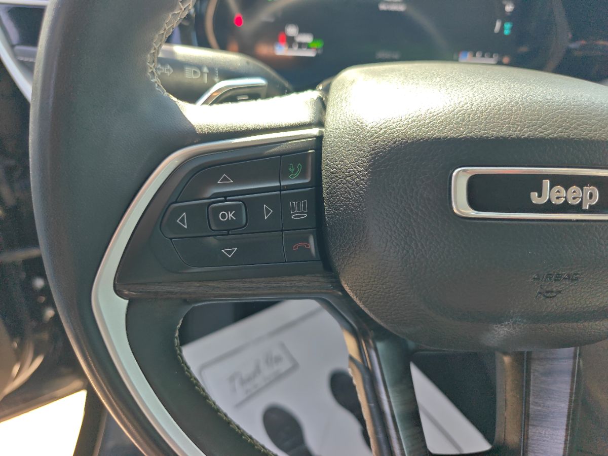Jeep Grand Cherokee photo 28