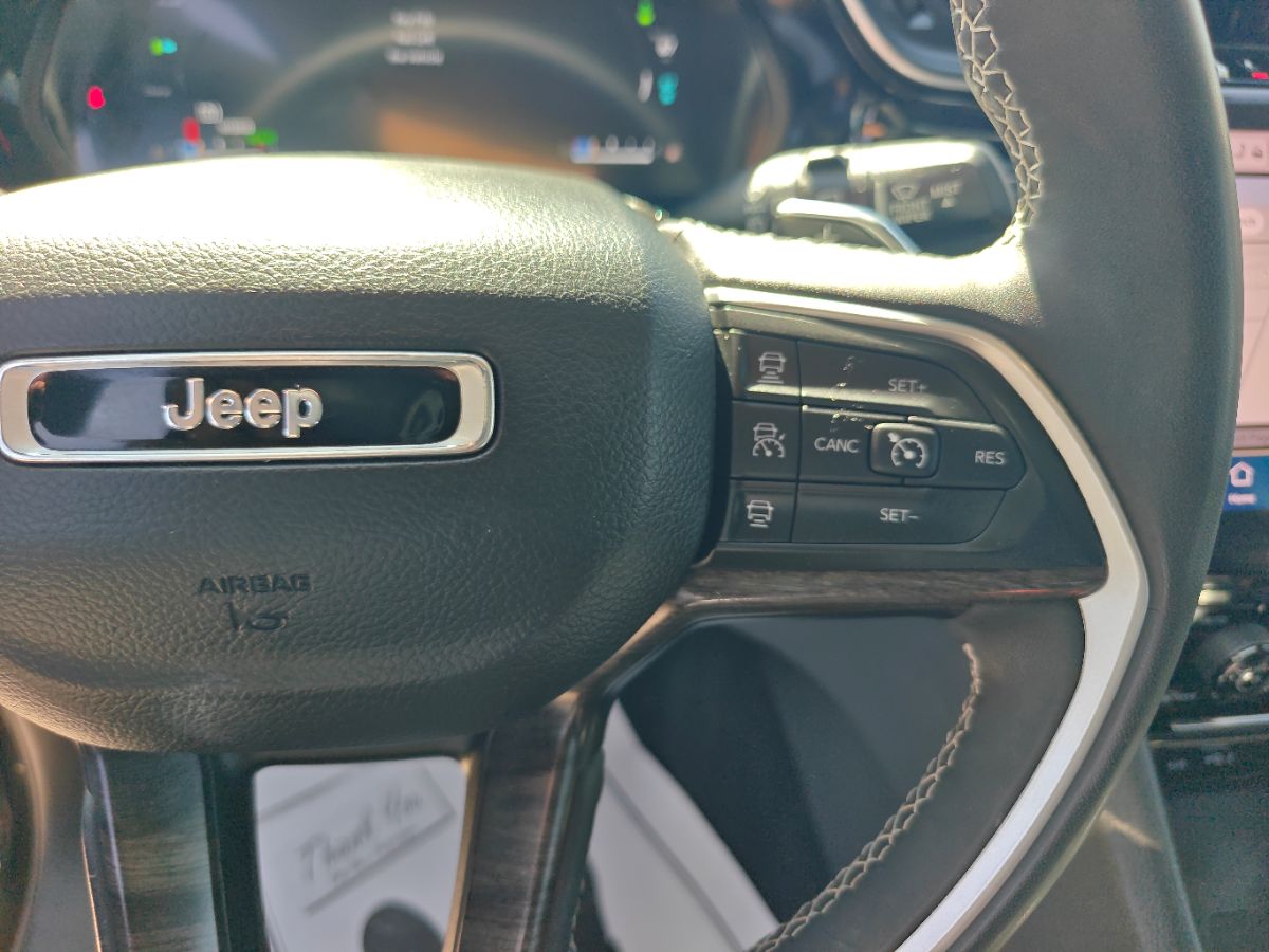 Jeep Grand Cherokee photo 29