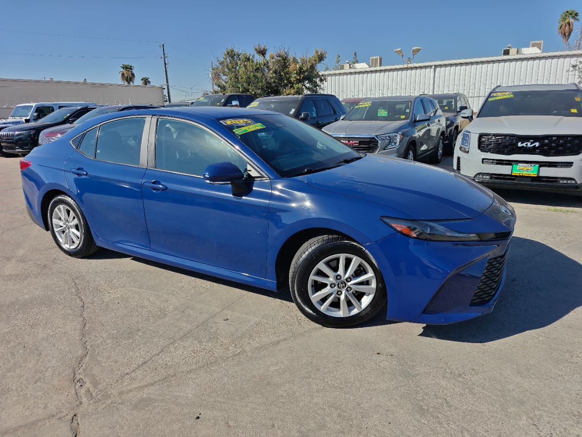 Toyota Camry photo 2