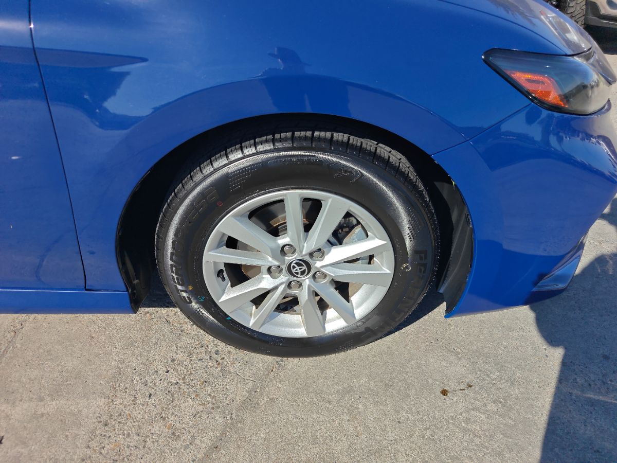 Toyota Camry photo 8