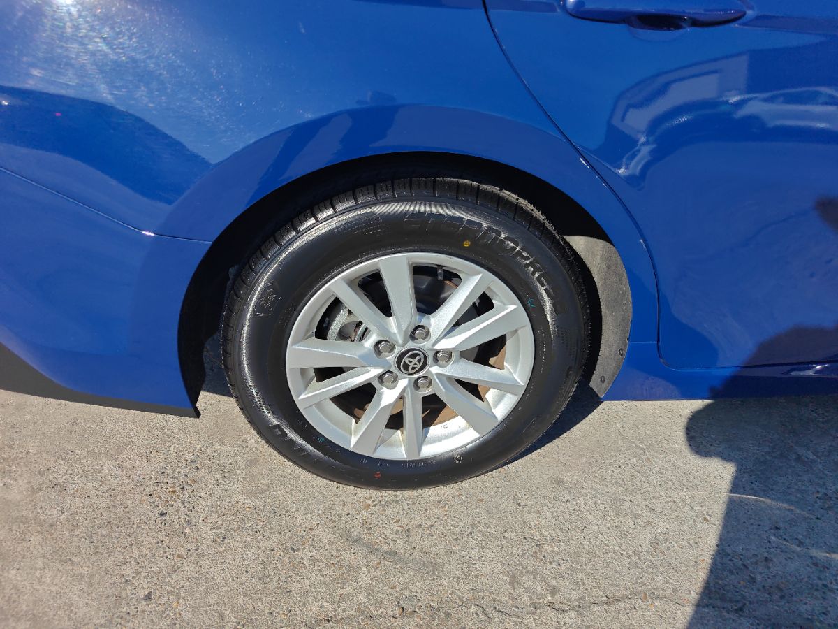 Toyota Camry photo 9