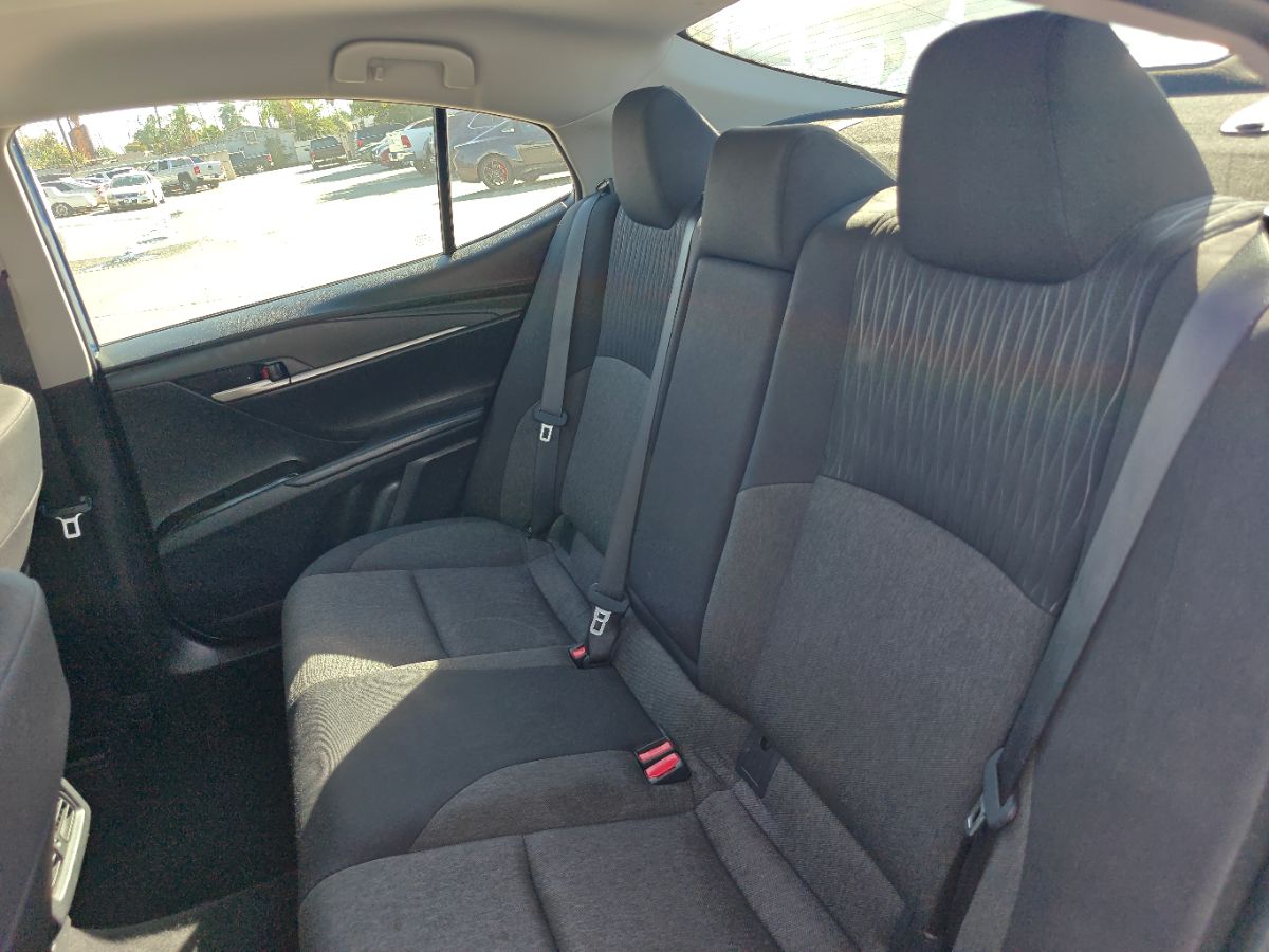 Toyota Camry photo 17