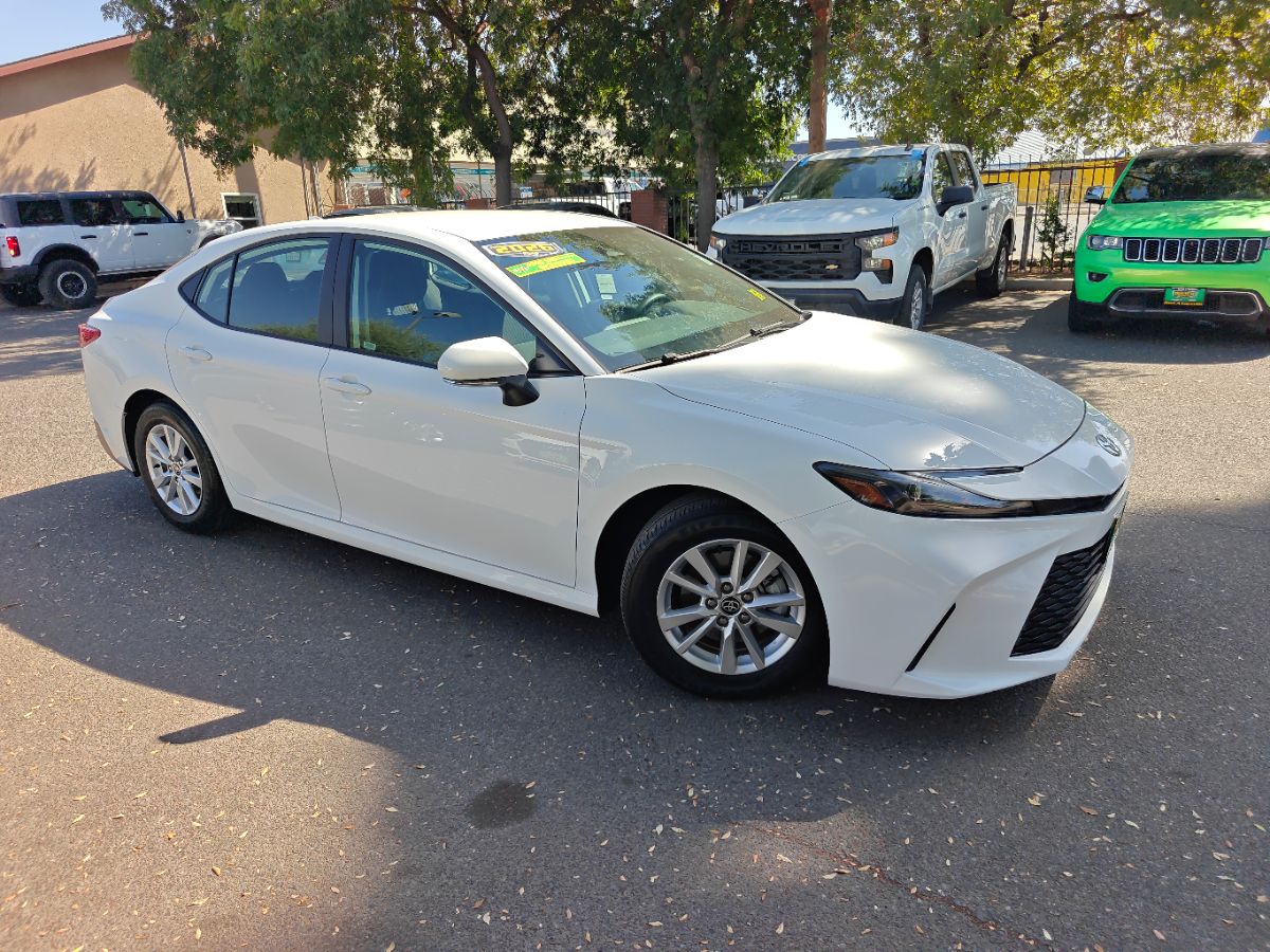 Toyota Camry photo 2