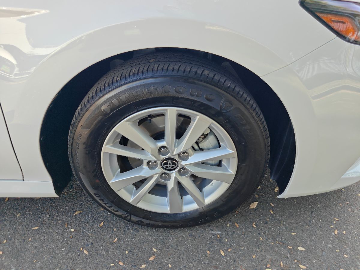 Toyota Camry photo 8