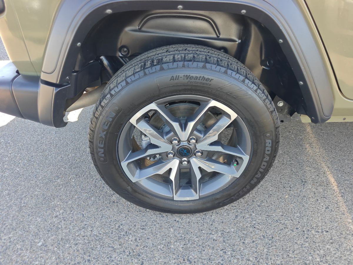 Jeep Wrangler photo 9