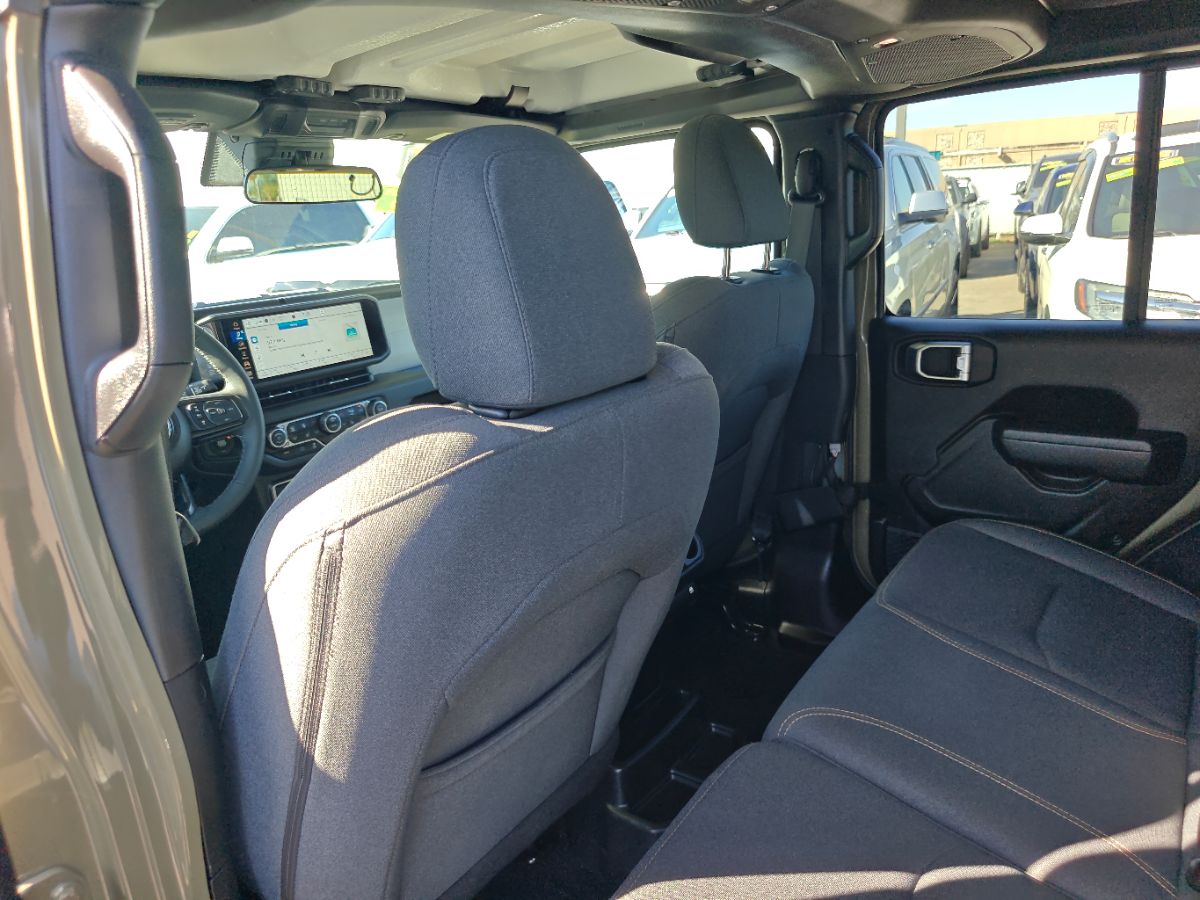 Jeep Wrangler photo 18