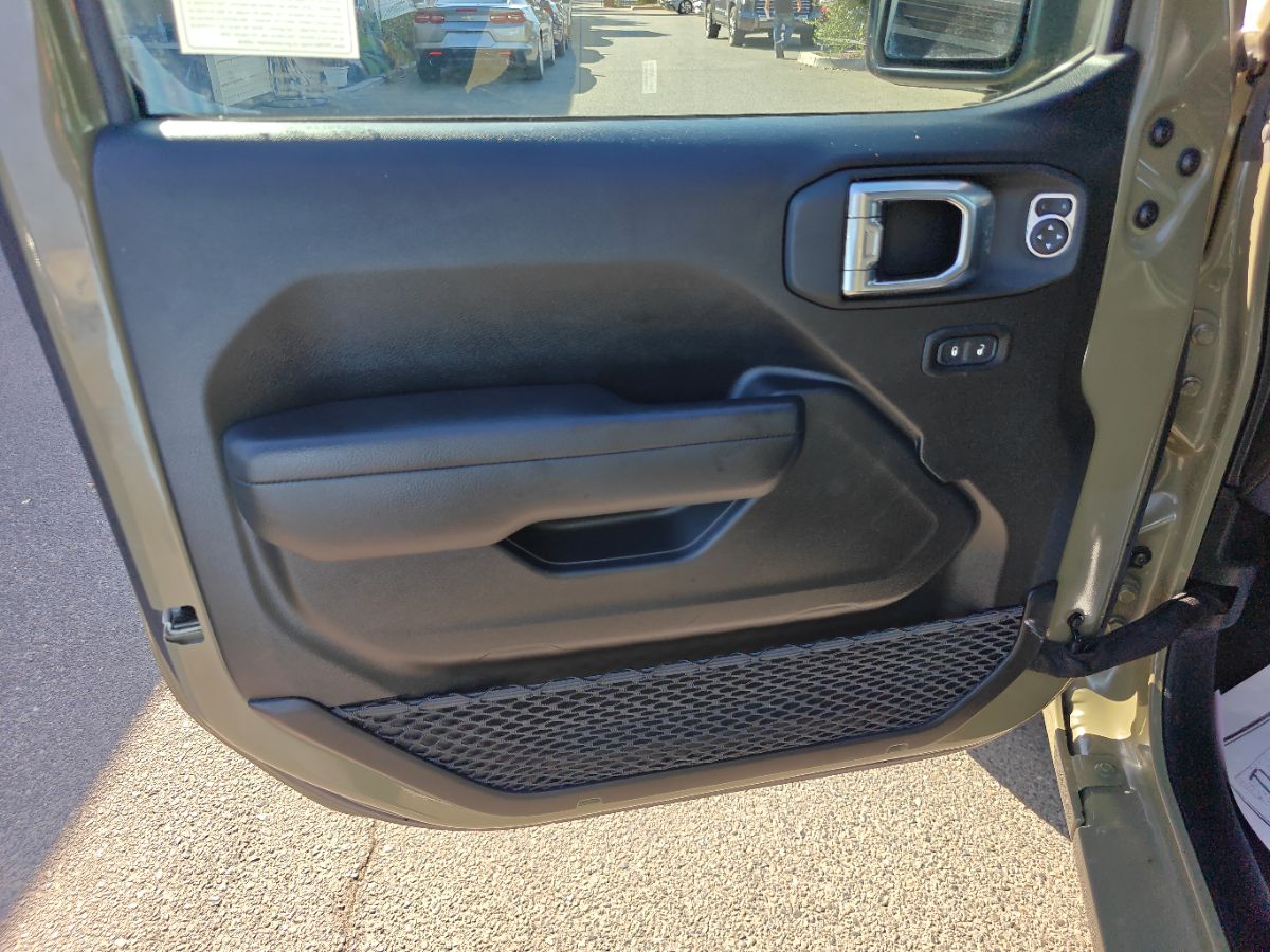 Jeep Wrangler photo 21