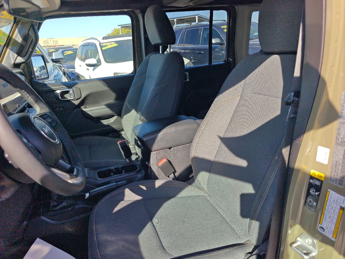 Jeep Wrangler photo 22