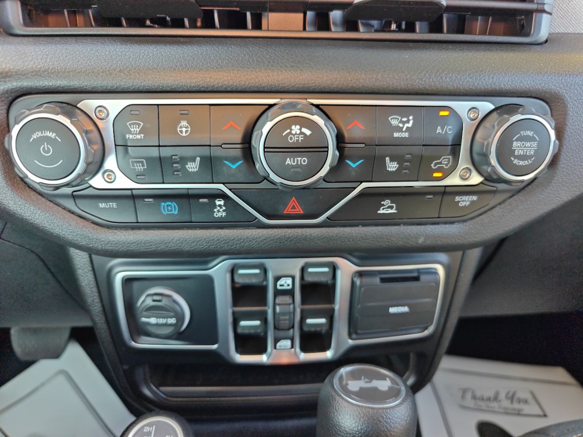 Jeep Wrangler photo 30