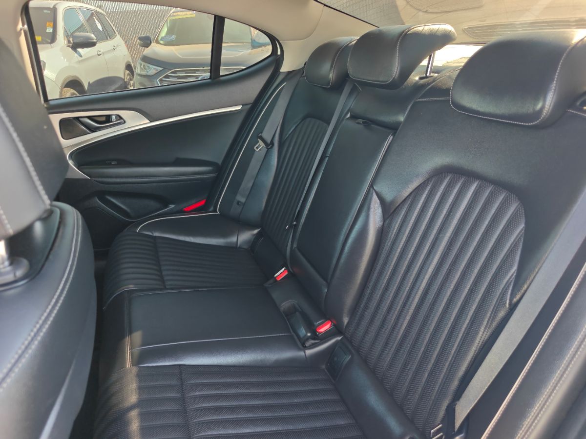 Genesis G70 photo 17