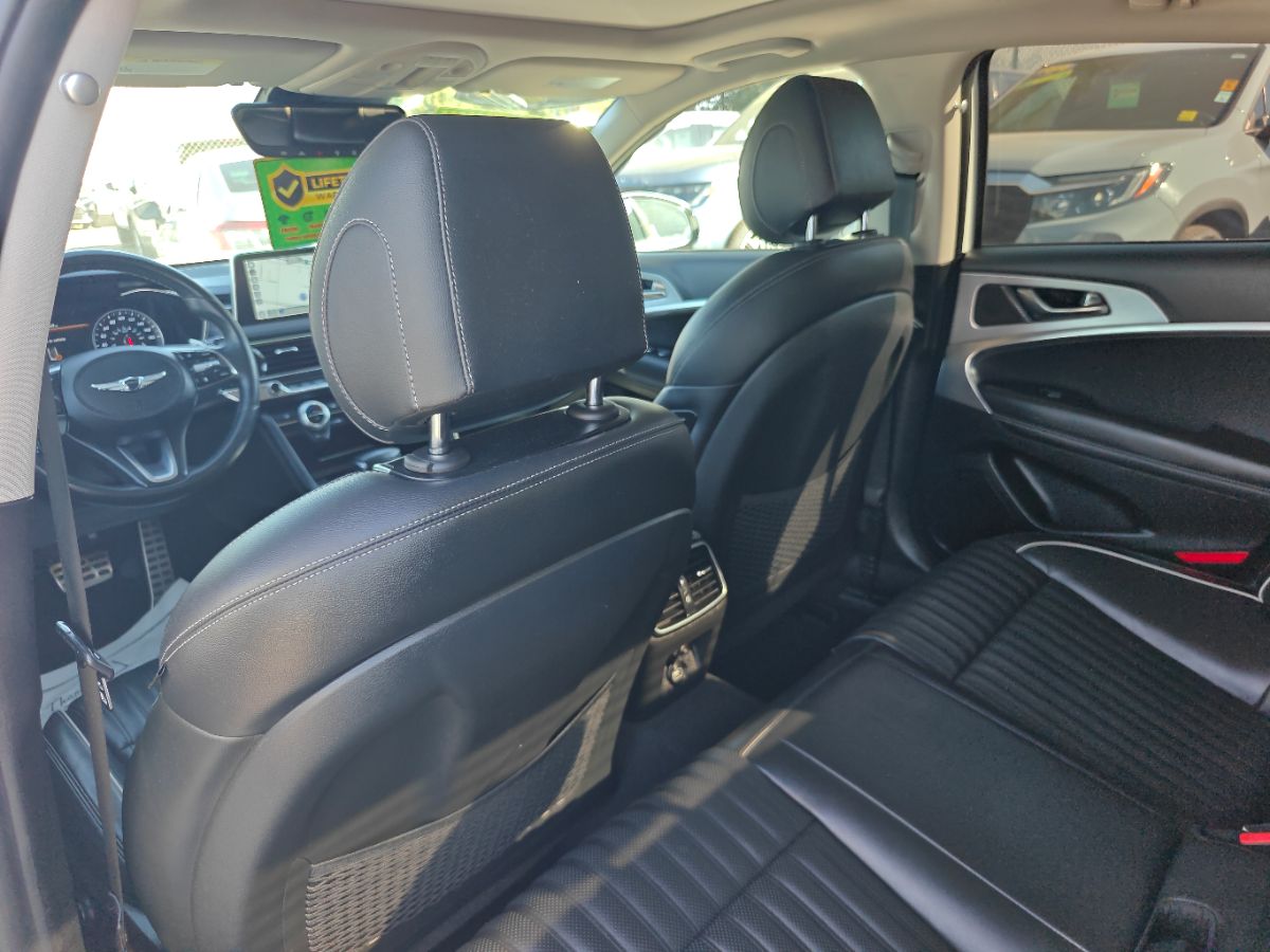 Genesis G70 photo 18