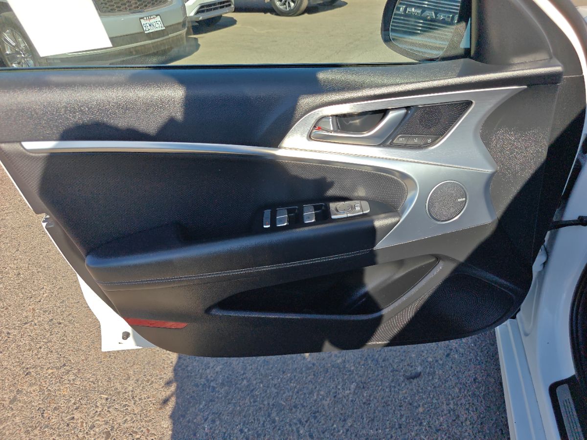 Genesis G70 photo 21