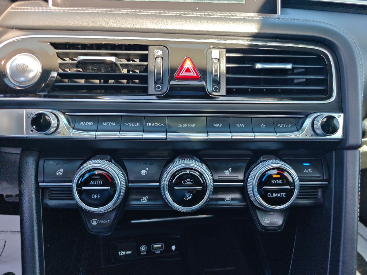 Genesis G70 photo 32