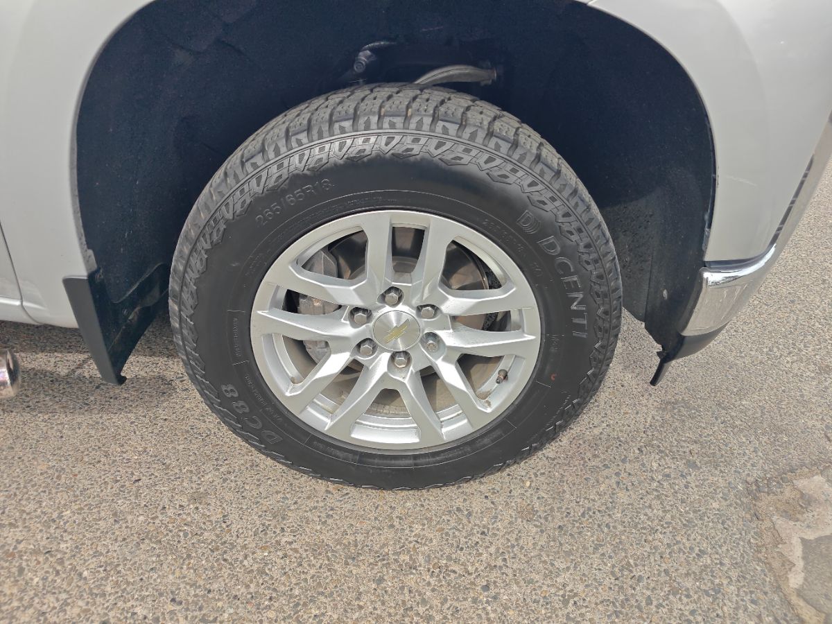 Chevrolet Silverado photo 8
