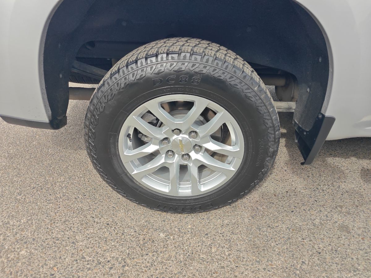 Chevrolet Silverado photo 9