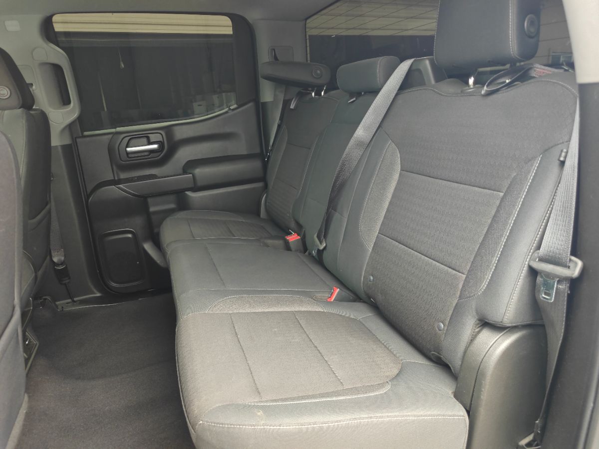 Chevrolet Silverado photo 17