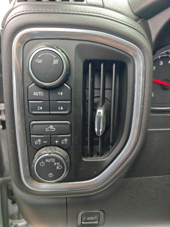 Chevrolet Silverado photo 24