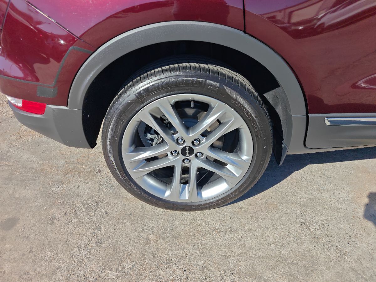 Lincoln MKC photo 9