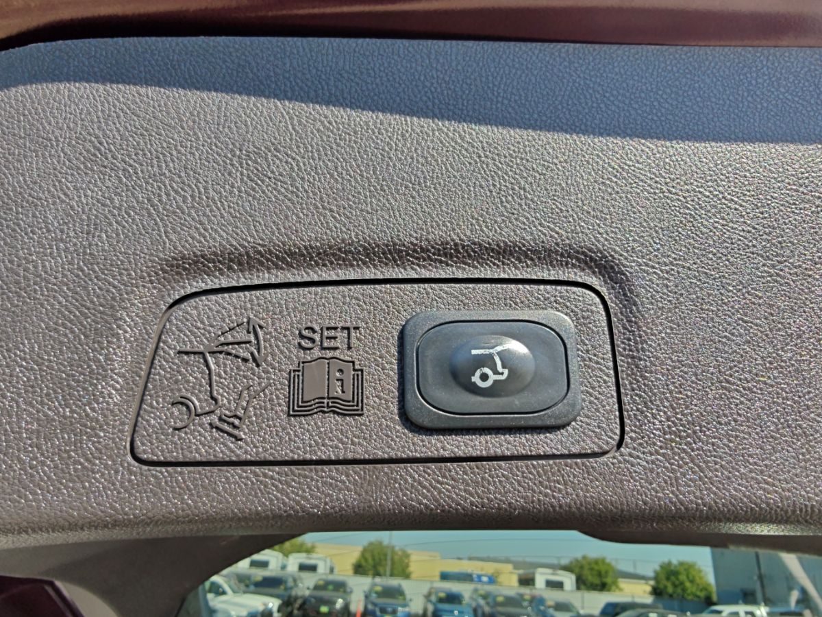 Lincoln MKC photo 15