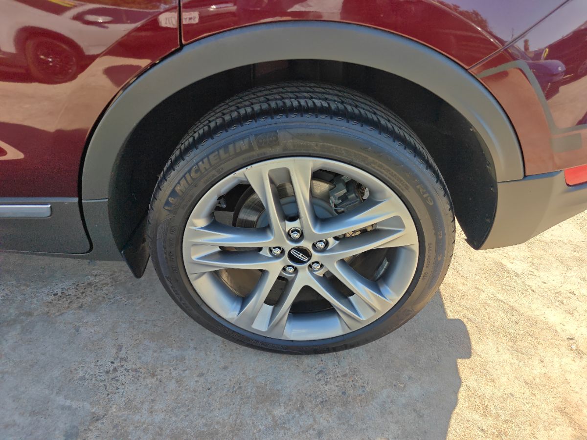 Lincoln MKC photo 16