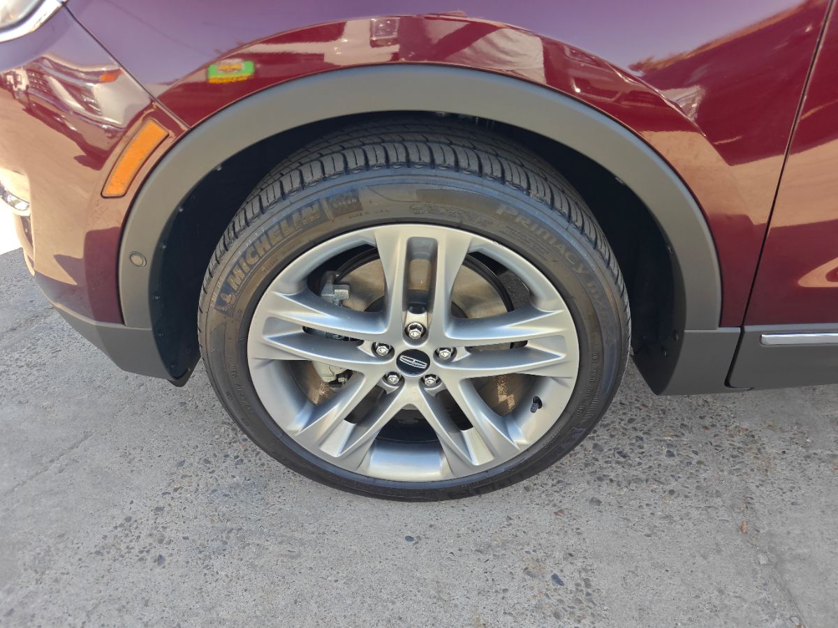 Lincoln MKC photo 17
