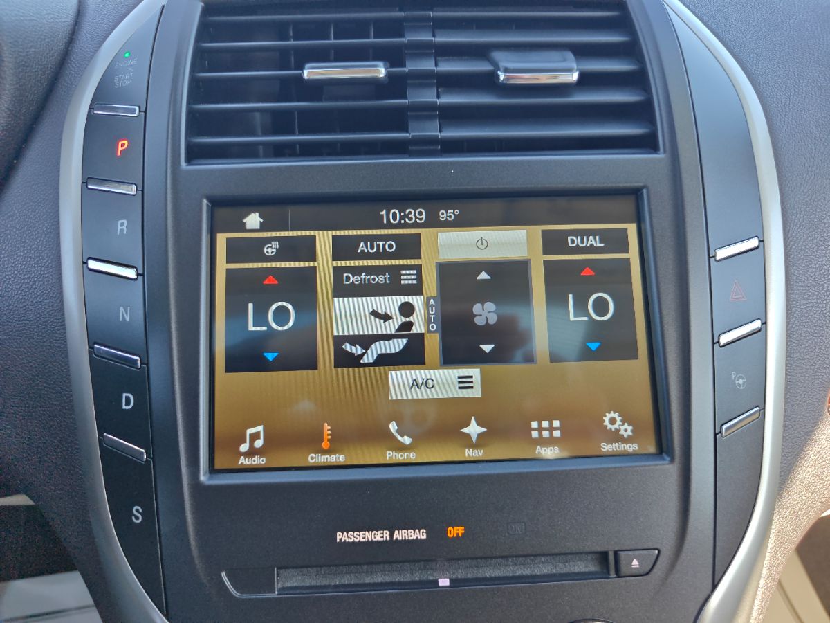 Lincoln MKC photo 31