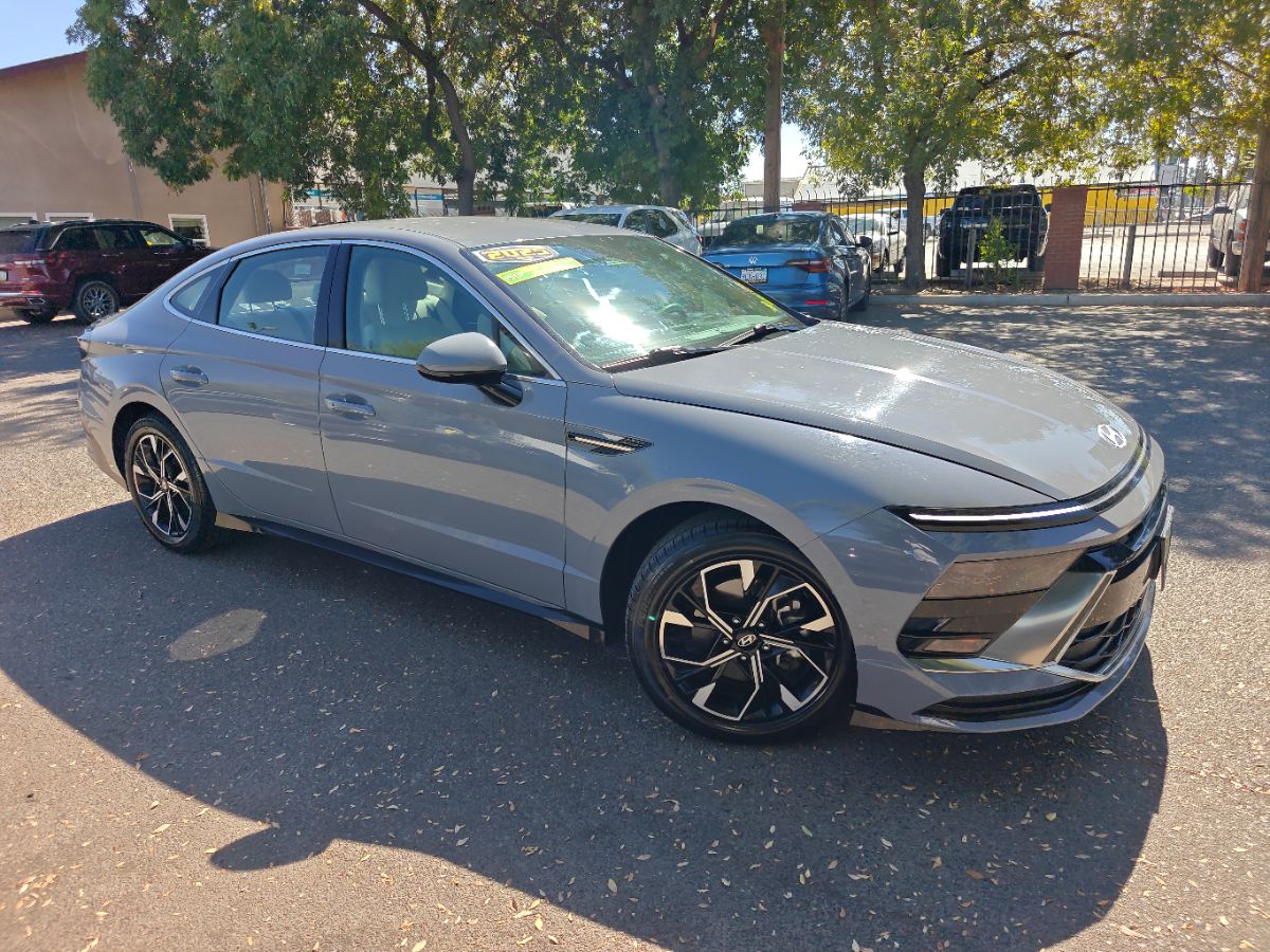 Hyundai Sonata photo 2