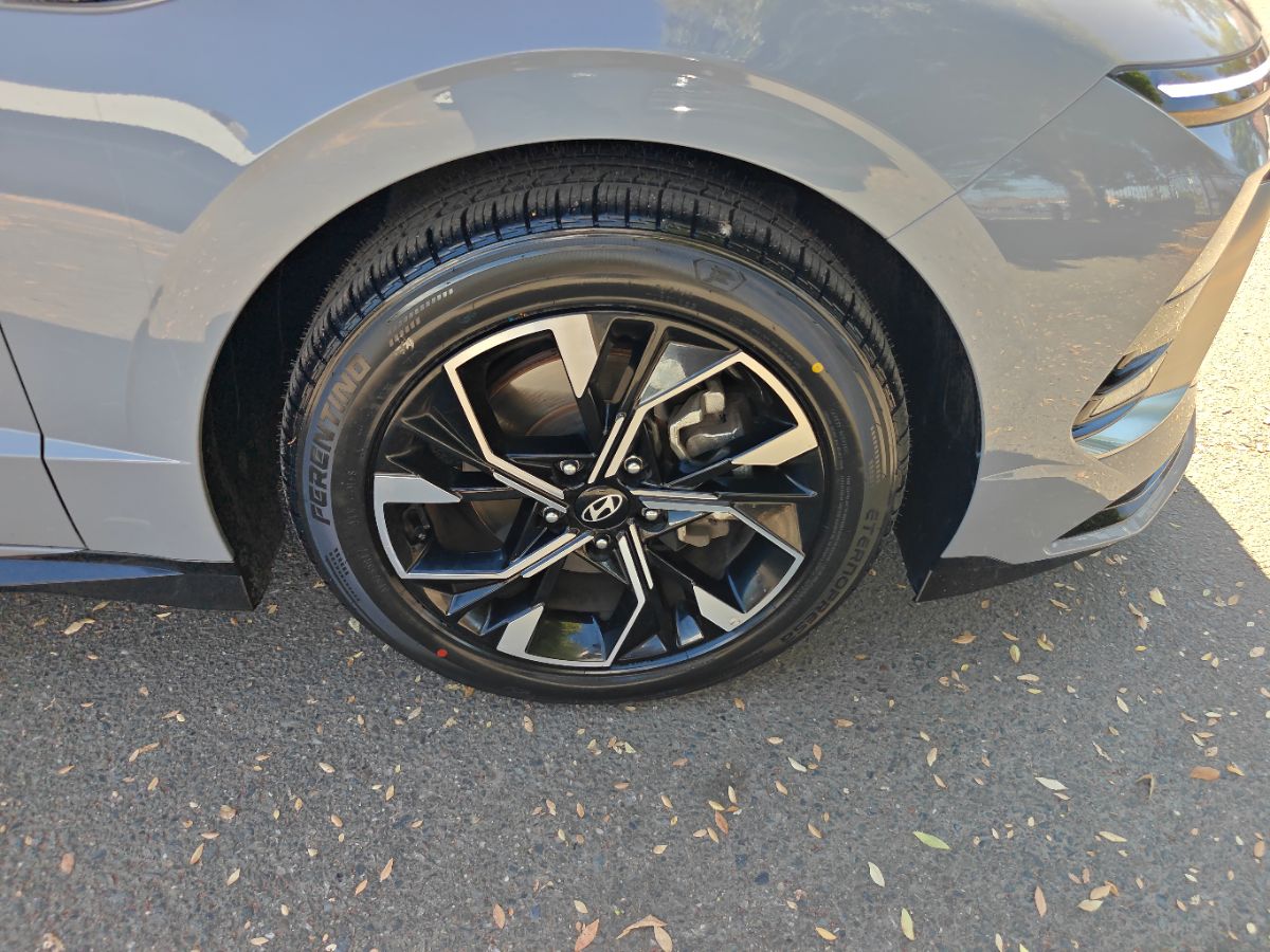 Hyundai Sonata photo 8