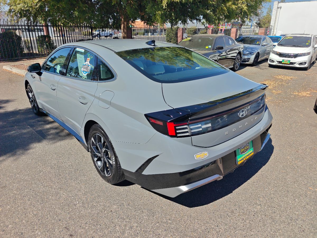 Hyundai Sonata photo 12