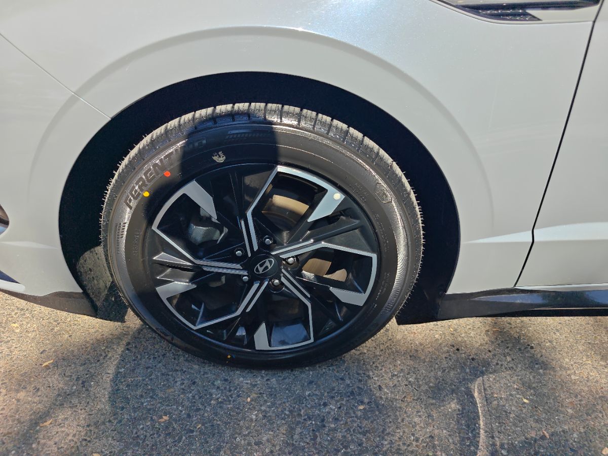 Hyundai Sonata photo 16