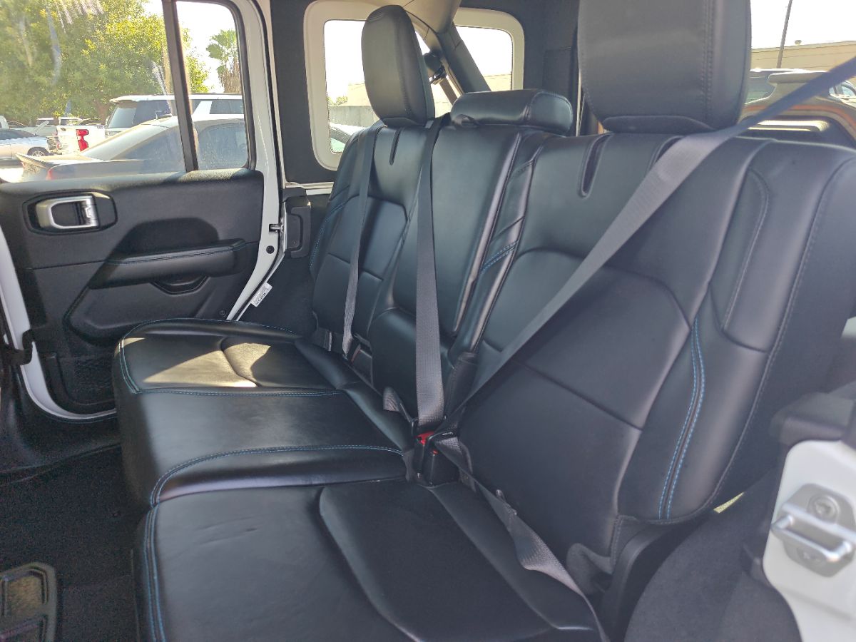 Jeep Wrangler photo 18