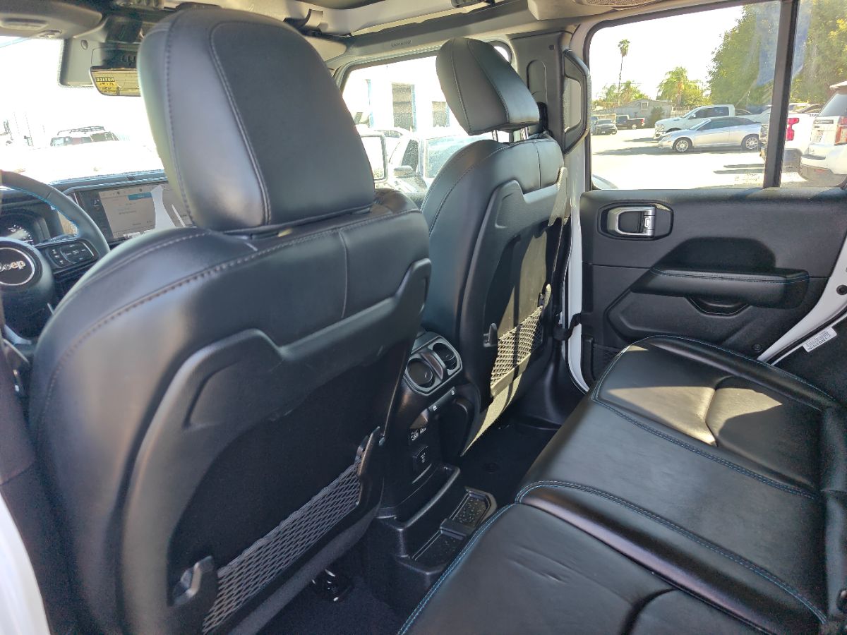Jeep Wrangler photo 19
