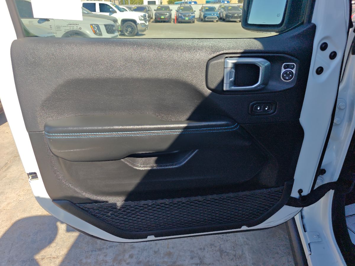 Jeep Wrangler photo 22