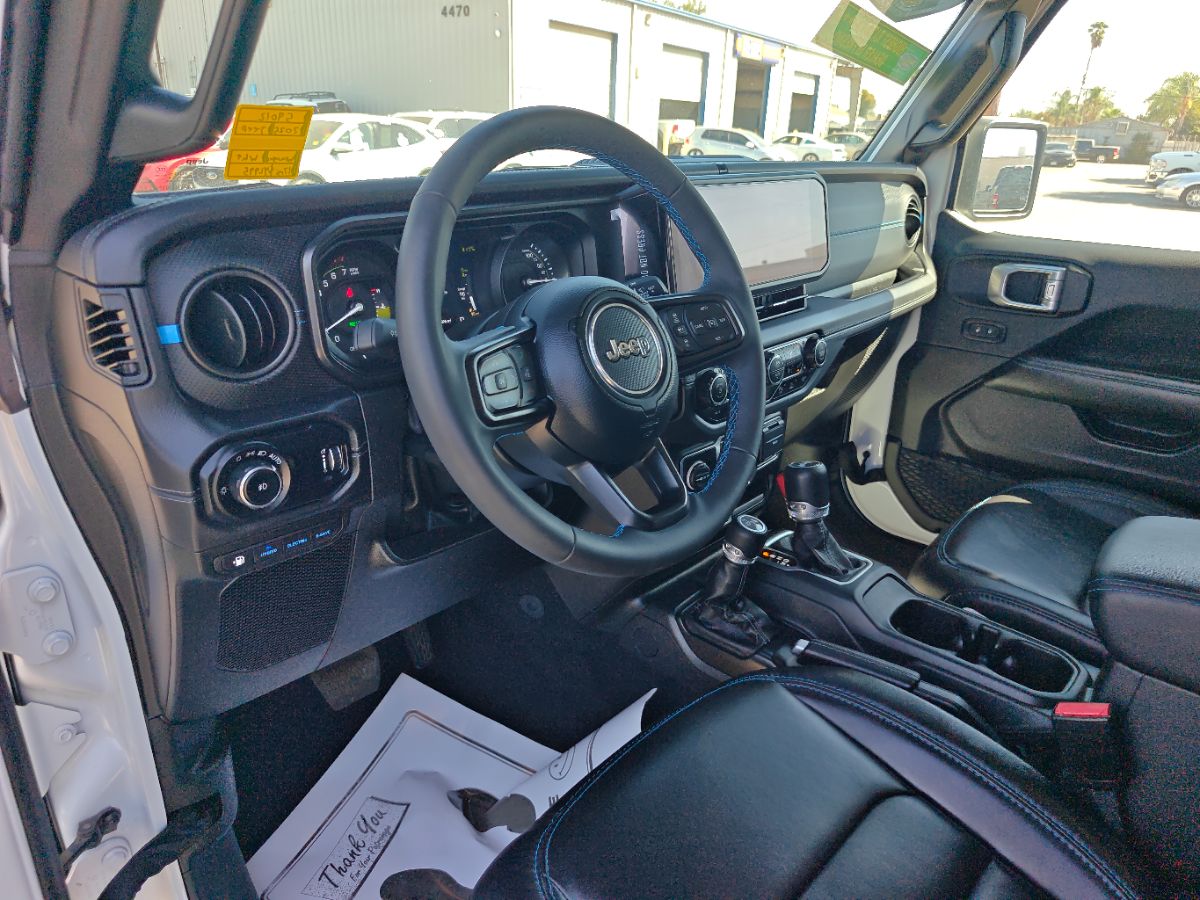 Jeep Wrangler photo 24