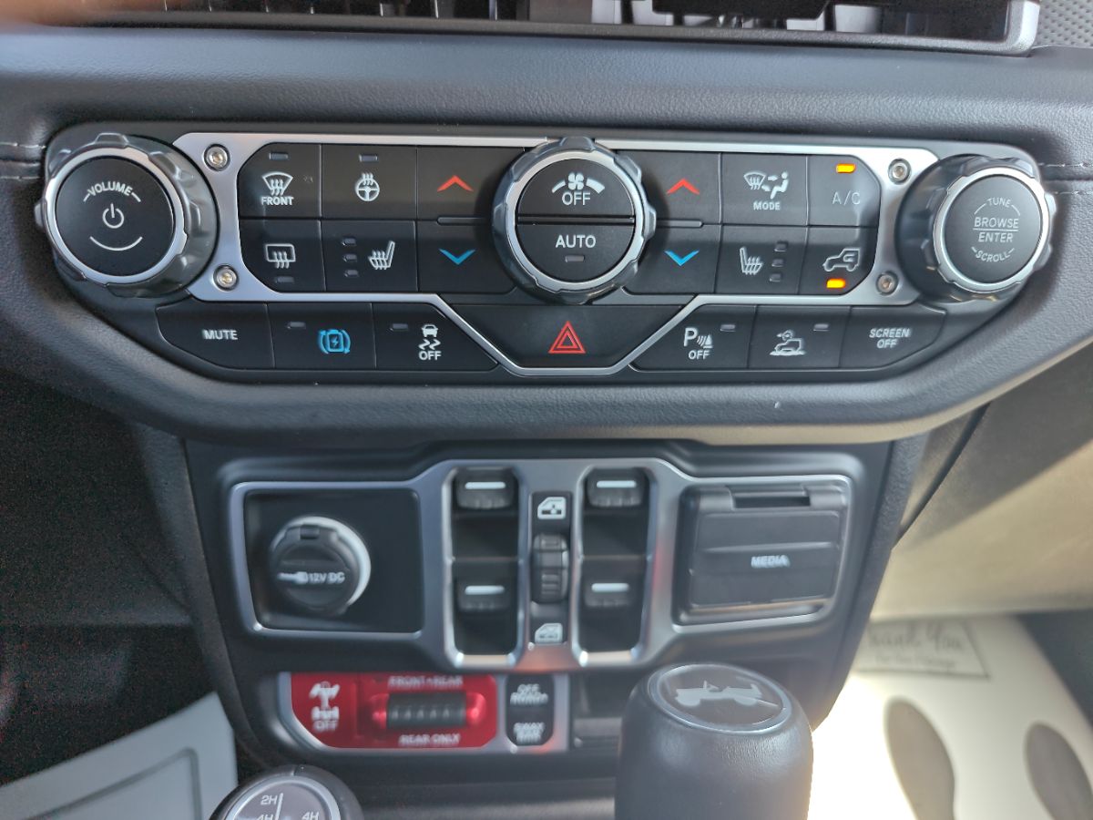 Jeep Wrangler photo 31