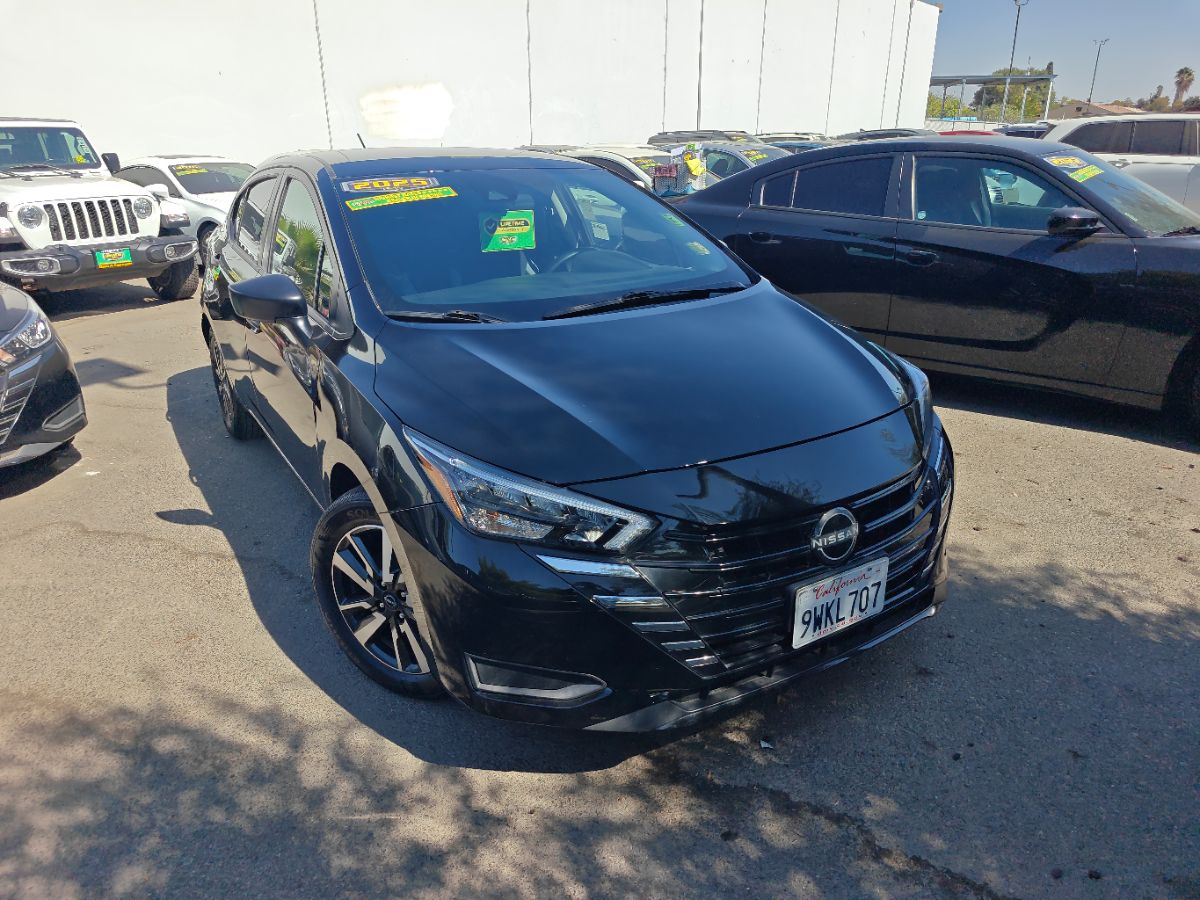 Nissan Versa photo 3