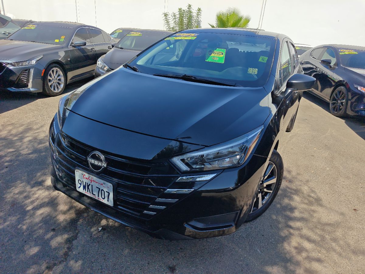 Nissan Versa photo 4