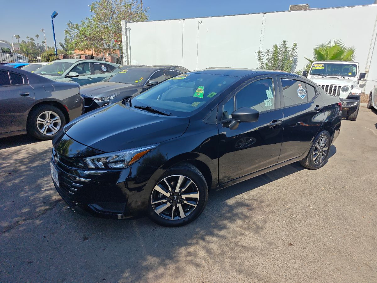 Nissan Versa photo 5