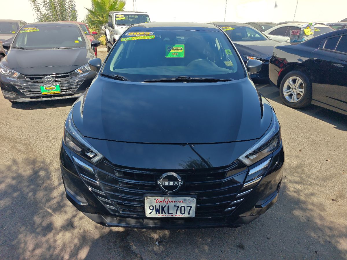 Nissan Versa photo 6